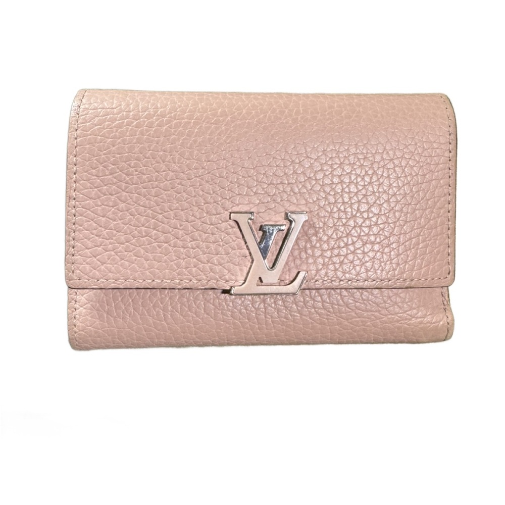 Louis Vuitton Portefeuille Capucines
Compact Wallet Pink